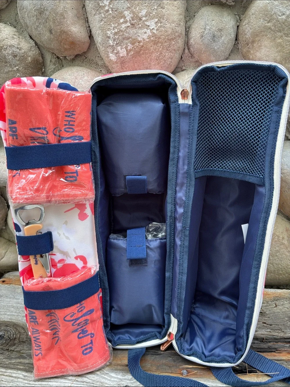 NWOT CHARMING-CHARLIE Happy Glamper Travel Wine Bag